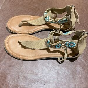 Women’s Minnetonka Leather sandals. Turquoise beaded.